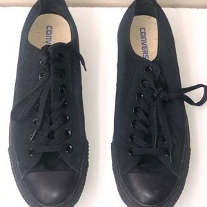 All Black Low Converse